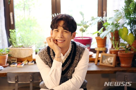 【서울=뉴시스】 이수지 기자 = 탤런트 박기웅(34)이 2일 서울 강남구 논현동에 있는 한 카페에서 MBC TV 수목드라마 '신입사관 구해령' 종방인터뷰를 하고 있다. 박기웅은 극 중 조선왕조 역사상 가장 투지 넘치는 세자이자 내면에 슬픔을 가진 '이진'을 연기했다. (사진 = 젤리피쉬 제공) 2019.10.03 suejeeq@newsis.com