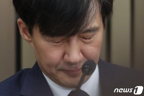 조국 법무부 장관 후보자가 지난달 2일 오후 서울 여의도 국회에서 열린 기자간담회에서 자녀 관련 이야기를 하다 눈을 감고 있다. © News1 임세영 기자