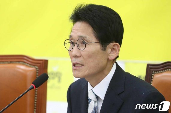 윤소하 "한국당, 광장서 거짓선동…국민 극단으로 갈라"