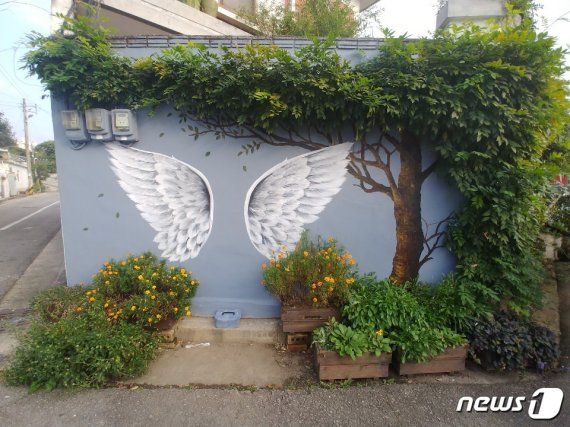 전주노송동 천사의 마을 골목길에 그려진 벽화.(뉴스1DB)