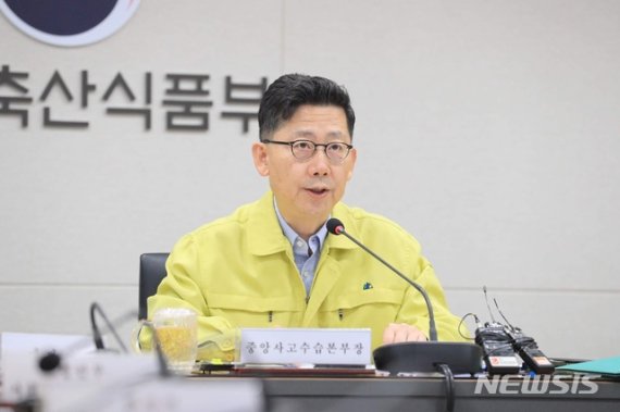 김현수 장관 "내일 이동중지 해제…도축장 이상 없을때만 개장"