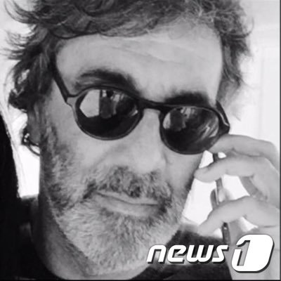 '평화의 소녀상'을 매입한 스페인 영화제작자 탓소 베넷. <출처=탓소 베넷 트위터> © 뉴스1