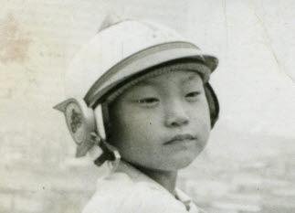 김윤성(본명 김순기, 49, 당시 5세)씨는 1975년 7월 5일 서울 성동구 답십리에서 실종됐으며, 엉덩이에 연탄 불 데인 흔적이 있는 것이 특징이다. 실종아동전문기관 제공