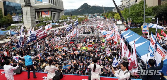 한글날 '조국 사퇴 광화문 집회' 집결중.."공정한 사회 열망한다"