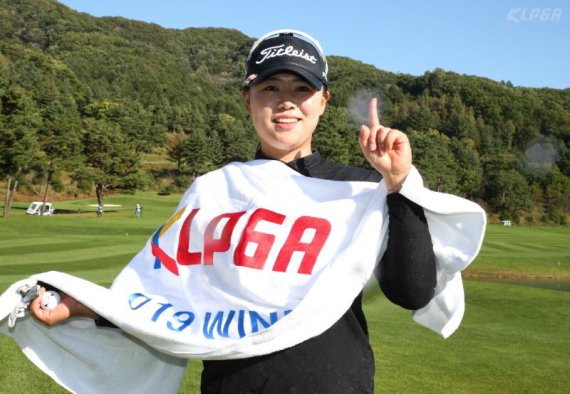 8일 강원도 평창 휘닉스CC에서 끝난 KLPGA 2019 한세·휘닉스CC 드림투어 17차전에서 감격의 생애 첫승을 거둔 장시안. /사진=KLPGA