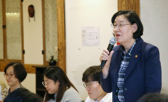 이정옥 여가부 장관 "일본군 위안부 피해자 명예회복 위한 인권평화재단 설립할 것"