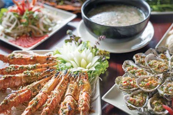 베트남 동쪽을 휘감은 남중국해 덕분에 베트남 전통 요리에는 해산물이 많이 쓰인다.