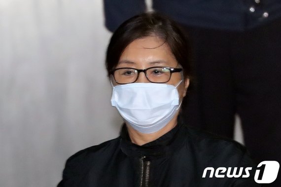 검찰, 국정농단 최서원 파기환송심 징역 25년 구형