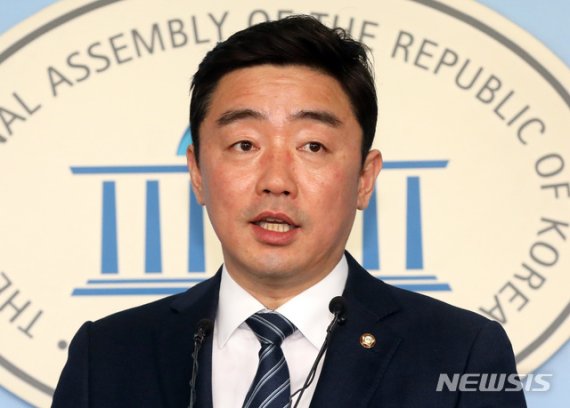 강훈식 의원 "황교안, 일본 대사관 앞에서 단식해야"