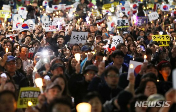 이젠 국회의 차례.. '검찰개혁' 촛불집회 여의도서 열려