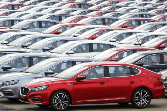 Cars for export wait to be loaded onto cargo vessels at a port in Lianyungang, Jiangsu province, China October 14, 2019. REUTERS/Stringer THIS IMAGE WAS PROVIDED BY A THIRD PARTY. CHINA OUT. NO COMMERCIAL OR EDITORIAL SALES IN CHINA. /REUTERS/뉴스1 /사진=