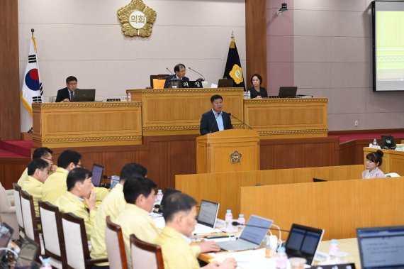 정덕영 양주시의원 ‘북한산국립공원 우이령길 전면개방 촉구 건의안’ 대표 발의하고 있다. 사진제공=양주시의회