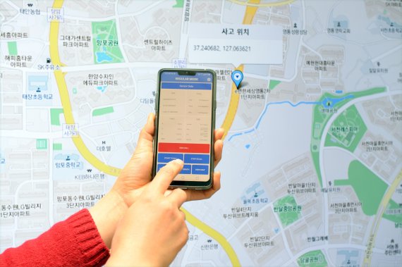 한국전자통신연구원이 개발하는 생활안전 예방서비스와 관련해 e-Call 서비스 SW를 설치한 스마트폰으로 사고 발생 관련 정보를 확인할 수 있다. ETRI 제공