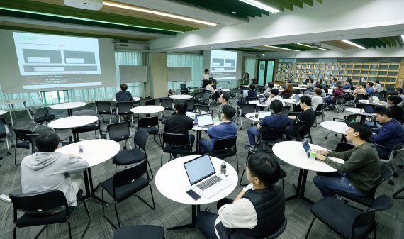 지난 17일 경기도 분당 네이버 그린팩토리에서 엔지니어링 데이(Engineering Day)가 열리고 있다. 네이버 제공