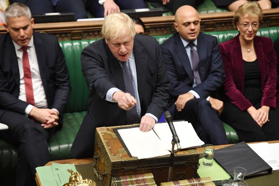 보리스 존슨 영국 총리가 19일(현지시간) 수도 런던 하원에서 연설하고 있다.로이터뉴스1