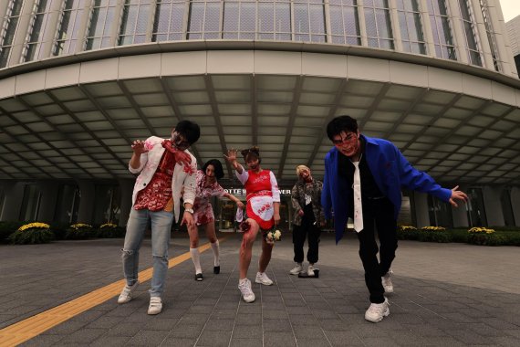 26일, 롯데월드타워는 약 2000명이 참가하는 ‘롯데월드타워X좀비런’을 개최한다.