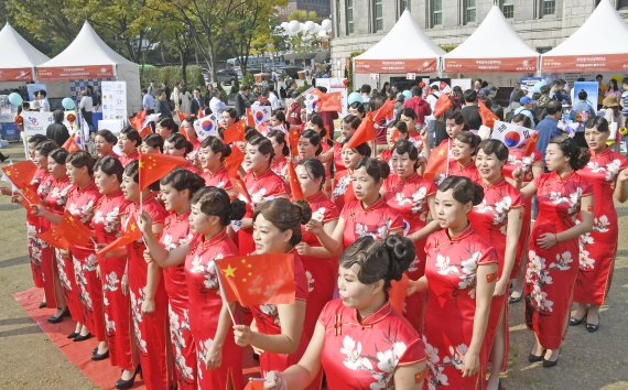 '제7회 서울-중국의 날' 치파오 입은 이주여성들