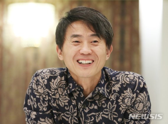 【서울=뉴시스】조수정 기자 = 2019 SAC CUBE 연극 '맨 끝줄 소년' 배우 박윤희가 10일 오후 서울 서초동 예술의전당에서 뉴시스와 인터뷰 하고 있다. 2019.10.chocrystal@newsis.com