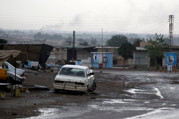 Smoke rises near Ras al Ain Town, Syria October 19, 2019. Picture taken October 19, 2019. REUTERS/Aboud Hamam /REUTERS/뉴스1 /사진=