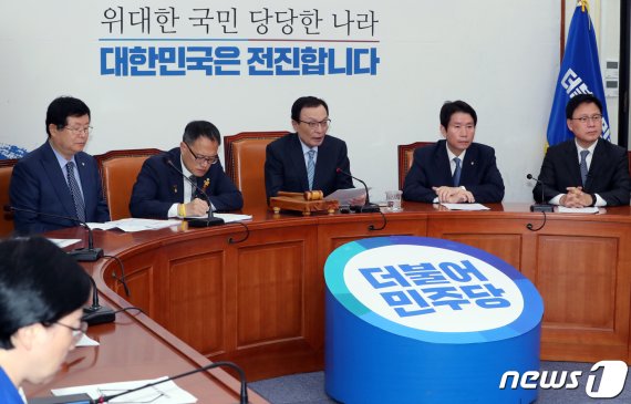 민주 "공수처법 우선처리 노력…한국당, 꼼수 중단하라"