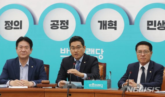 오신환 "유체이탈 화법 文, 시정연설서 조국사태 사과해야"