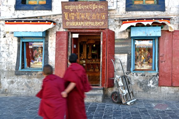 지난해 10월에 촬영된 중국 티베트 자치구 라싸의 거리 모습.신화뉴시스