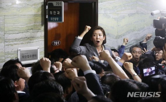 패스트트랙 소환수사 100일…한국당은 여전히 버티기