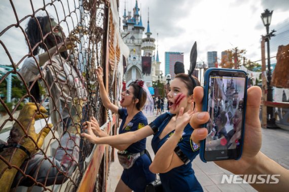 【서울=뉴시스】롯데월드 어드벤처 '핼러윈 포토 스폿'