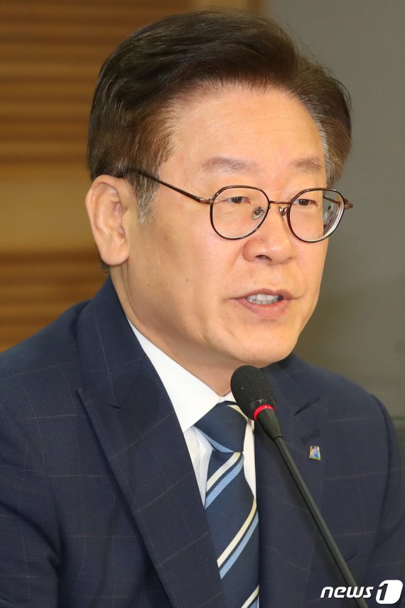 이재명 지지자 “당선무효형 위헌 소지, 헌법소원 청구하겠다”