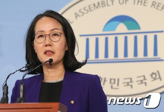 한국당 "유은혜는 文의 허수아비..불쌍하다"
