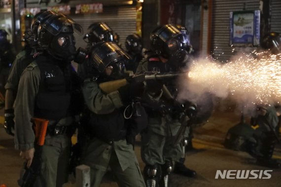홍콩 경찰 "불법∙폭력 시위에 더욱 단호히 대처할 것"