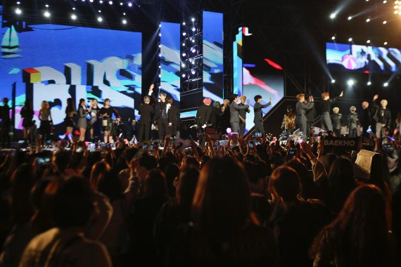 ▲BOF 2019 K팝 콘서트에서 한류스타들이 대거 등장해 관람객들의 뜨거운 반응을 이끌어내고 있다. /사진=부산관광공사