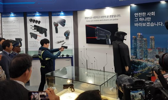[경찰IN]"테이저건? '한국형 전자충격기'로 다시 태어납니다"