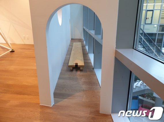 어린이들이 미술관을 즐겁게 이용할 수 있도록 곳곳에 굴 같은 장소를 마련해놨다.© 뉴스1 이기림 기자