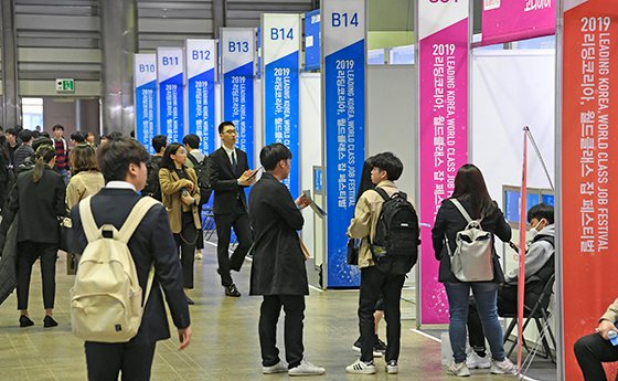 "AI로 일자리 추천받고, VR면접으로 실전감각 익혔어요"[현장르포]