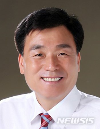 【무안=뉴시스】배상현 기자 = 전남도의회 의장선거에 출마한 김기태 전남도의원. 김 의원은 재선의원으로 순천 출신이다. 2018.07. 10 (사진= 전남도의회 제공) praxis@newsis.com