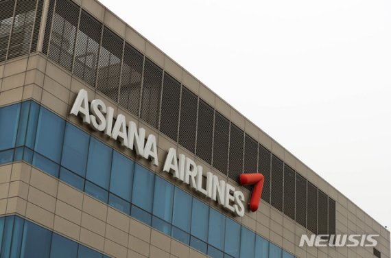 금호산업 "아시아나항공 매각 본입찰에 3개 컨소시엄 참여"