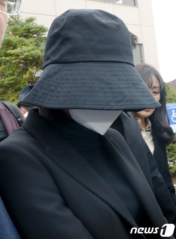 檢 '마약 흡연·밀반입' 홍정욱 딸에 징역 최대 5년 구형