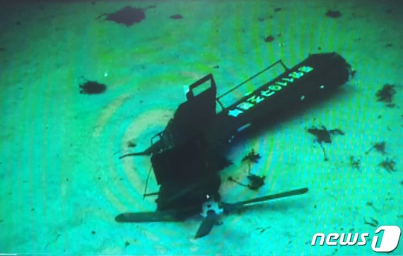 블랙박스 담긴 독도 해역 추락 소방헬기 꼬리부분. (뉴스1 DB) © News1