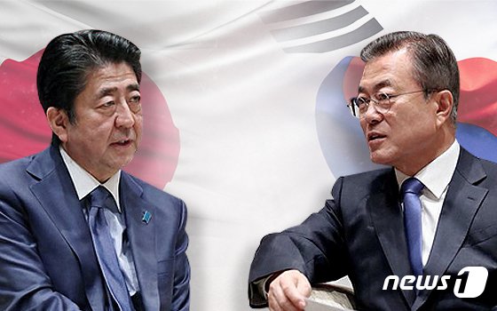 문재인 대통령과 아베 신조 일본 총리. © News1 최수아 디자이너