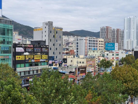 부산시가 올해 처음으로 민간건축물 내진보강 활성화를 위해 지진안전 시설물 인증 지원에 나선다. 사진=노주섭 기자