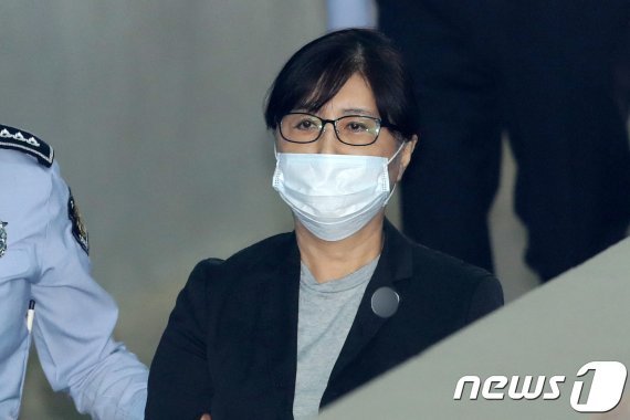 '징역 25년 구형' 최순실 "왜 조국 가족만 보호하나..우리집안은 풍비박산"