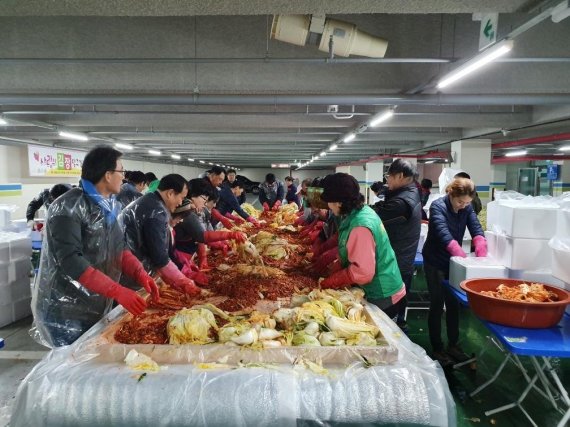 남양주시 다산2동 새마을남여지도자회 김장나눔 행사. 사진제공=남양주시