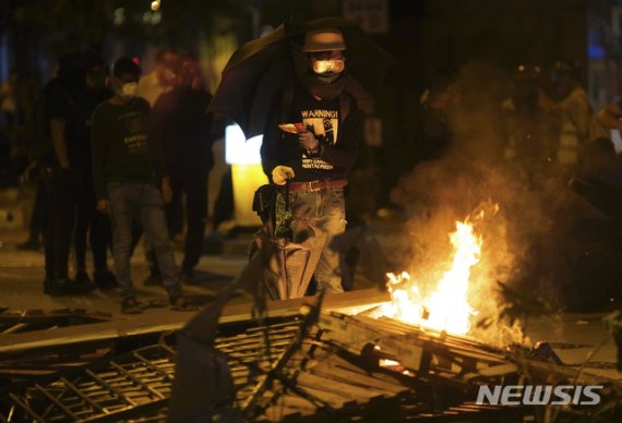 韓 관광객 2명, 홍콩 이공대 시위 현장 갇혔다 극적 탈출