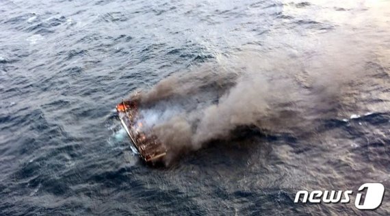 文대통령 '제주 선박 침몰'에 "모든 자원 총동원해 인명구조"