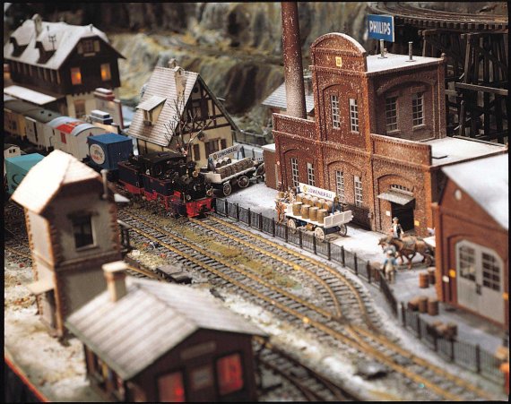 윈터 원더랜드 컨셉의 밀레니엄 힐튼 서울 크리스마스 기차길 풍경