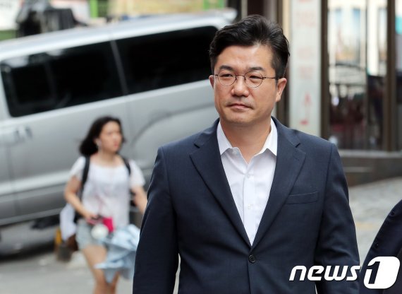 '정치자금 수수' 송인배 전 청와대 비서관, 2심도 집행유예