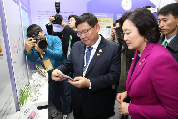 [한&middot;아세안 스타트업 엑스포]AI로 재생된 박영선 장관 등 스타트업 기술력 알렸다