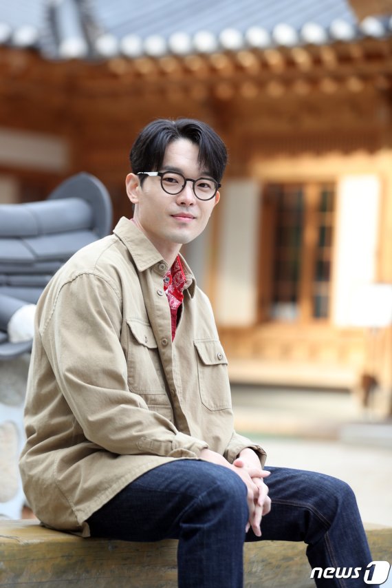 KBS2TV '동백꽃 필 무렵' 에 출연한 배우 이규성이 25일 서울 종로구 뉴스1 본사를 찾아 인터뷰에 앞서 포즈를 취하고 있다. 2019.11.25/뉴스1 © News1 황기선 기자