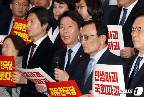 한국당 필리버스터에 정국마비, 법안 '볼모' 논란 불거질 듯